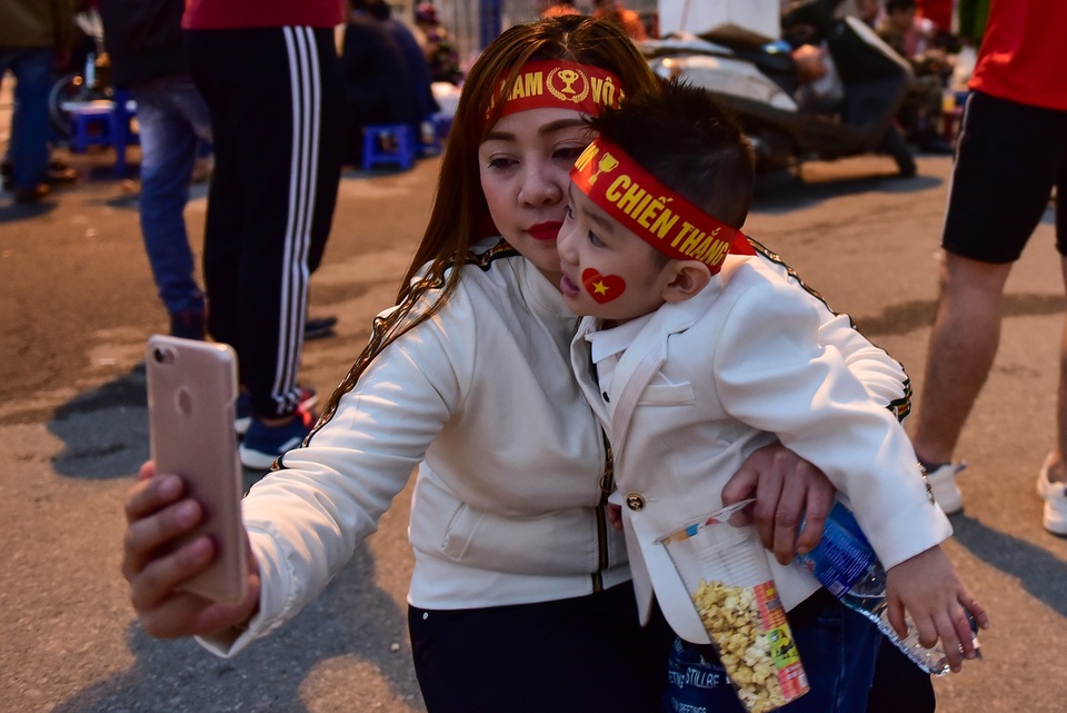 Không khí tại sân Mỹ Đình trước trận tuyển Việt Nam gặp UAE - 2