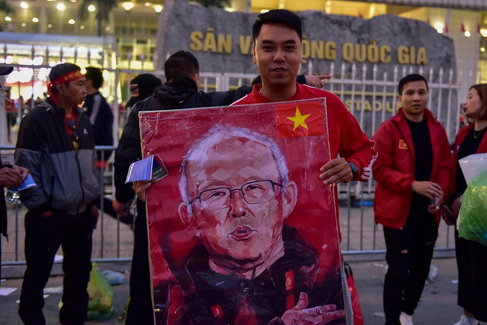 Không khí tại sân Mỹ Đình trước trận tuyển Việt Nam gặp UAE - 5