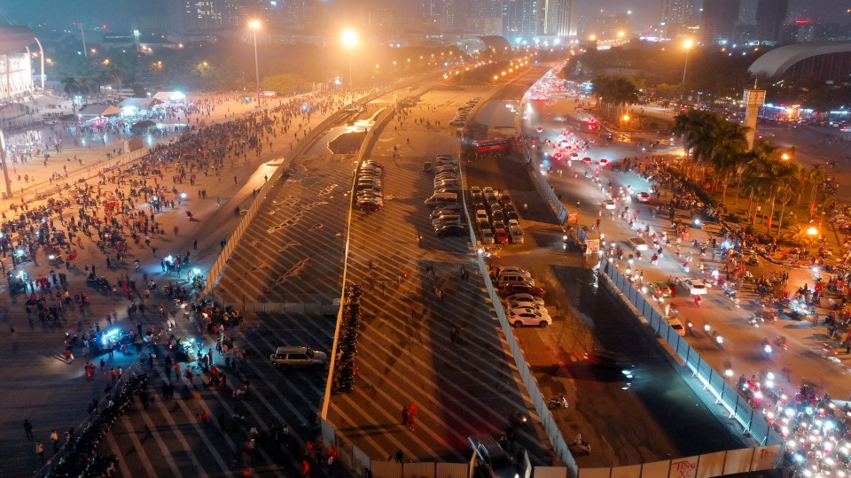 Không khí tại sân Mỹ Đình trước trận tuyển Việt Nam gặp UAE - 14