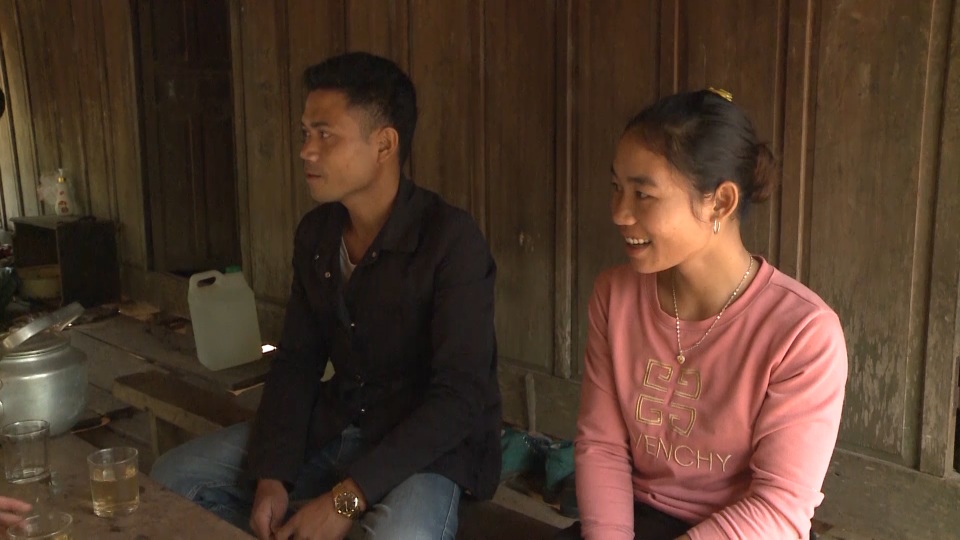 Thêm nhiều hộ đồng bào dân tộc làm đơn xin thôi hộ nghèo - 1