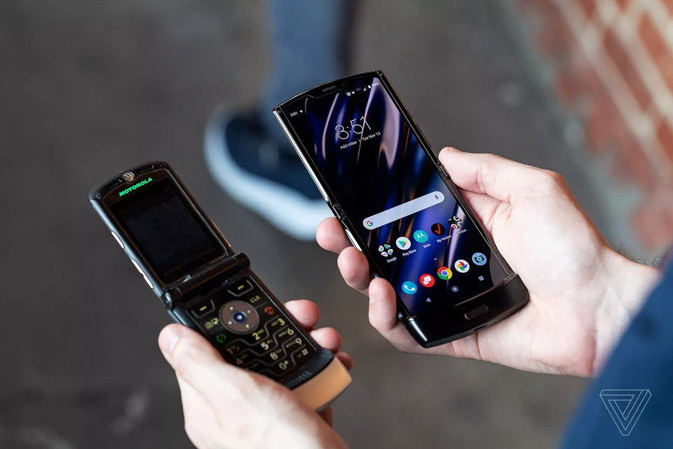 “Huyền thoại” Motorola Rarz chính thức “hồi sinh” với thiết kế màn hình gập - 2 “Huyền thoại” Motorola Rarz chính thức “hồi sinh” với thiết kế màn hình gập - 2