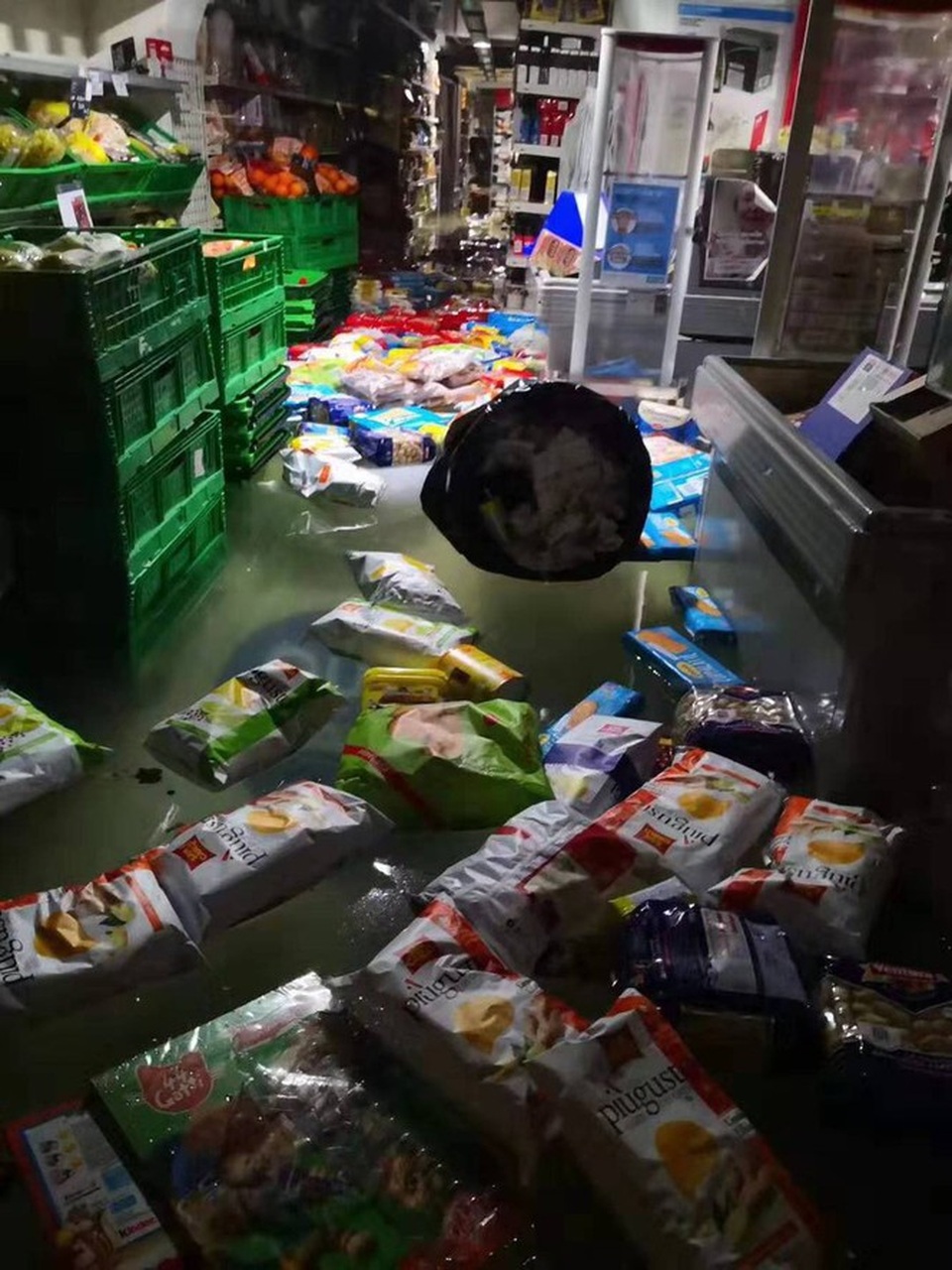 Triều cường cao nhất hơn nửa thế kỷ, hơn 80% thành phố tình yêu ngập trong nước - 6 Triều cường cao nhất hơn nửa thế kỷ, hơn 80% thành phố tình yêu ngập trong nước - 6