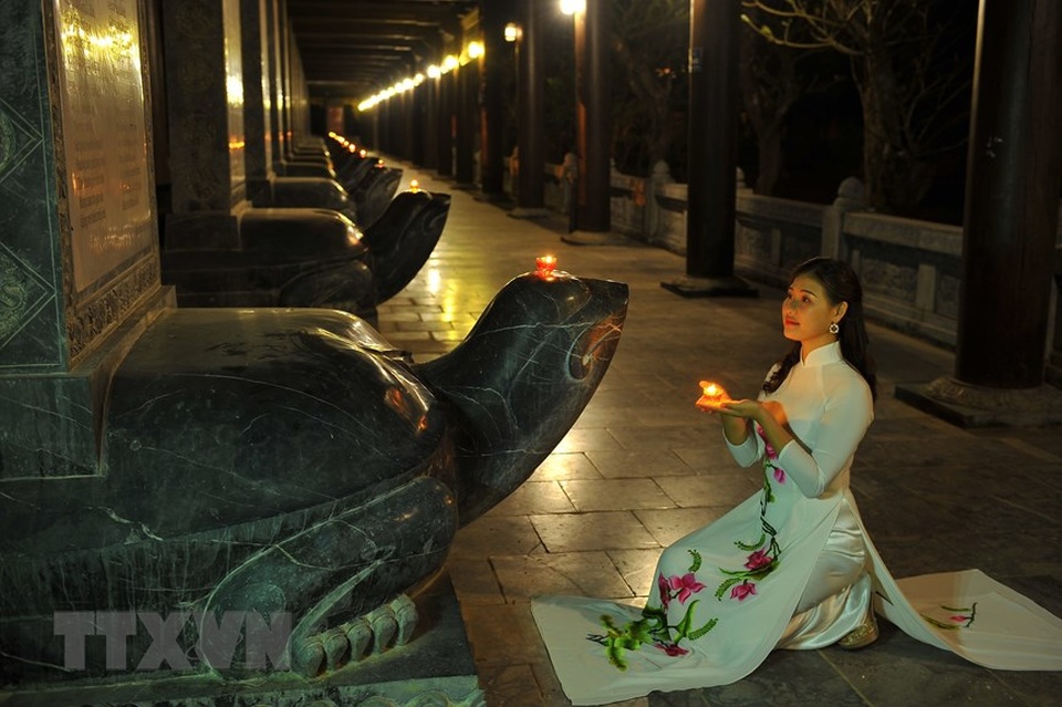 Khám phá vẻ đẹp về đêm của ngôi chùa lớn nhất Việt Nam - 5 Khám phá vẻ đẹp về đêm của ngôi chùa lớn nhất Việt Nam - 5