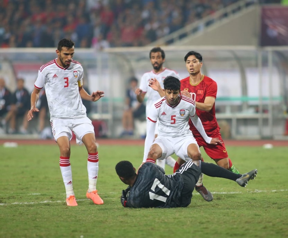 Việt Nam 1-0 UAE: Tiến Linh ghi bàn đẳng cấp - 6 Việt Nam 1-0 UAE: Tiến Linh ghi bàn đẳng cấp - 6
