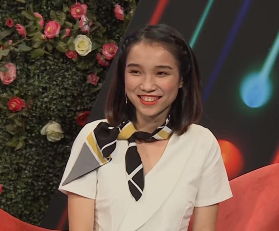 Vì yêu màu xanh áo lính, cô gái năn nỉ anh bộ đội bấm nút hẹn hò - 1 Vì yêu màu xanh áo lính, cô gái năn nỉ anh bộ đội bấm nút hẹn hò - 1