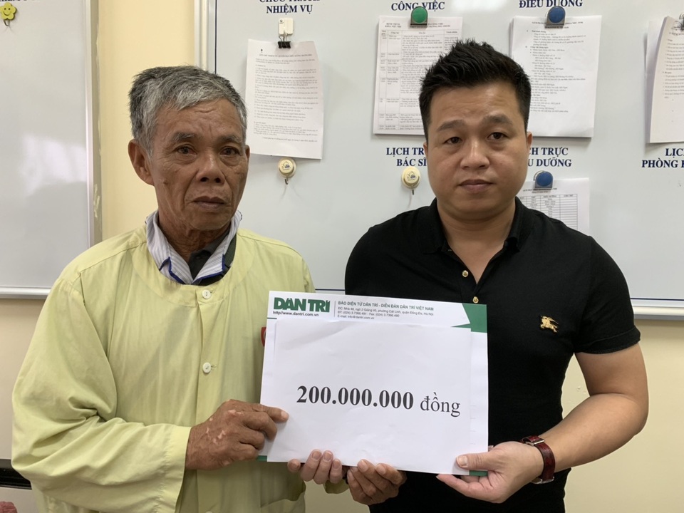 Ông nội bán lúa non đưa cháu đi chữa ung thư: Cháu tôi đau như nào, các cháu ở đây đau như thế! - 5 Ông nội bán lúa non đưa cháu đi chữa ung thư: Cháu tôi đau như nào, các cháu ở đây đau như thế! - 5