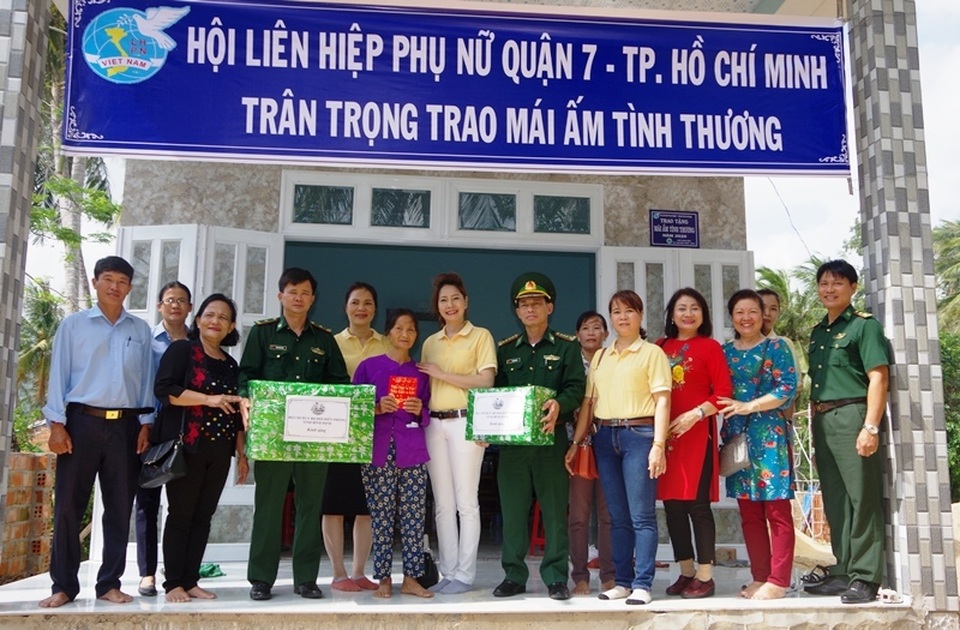 Bộ đội Biên phòng góp tiền, góp công xây nhà cho người nghèo - 1 Bộ đội Biên phòng góp tiền, góp công xây nhà cho người nghèo - 1