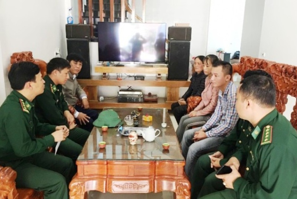 Cứu sống 7 người trên tàu cá bị chìm trên biển - 3 Cứu sống 7 người trên tàu cá bị chìm trên biển - 3