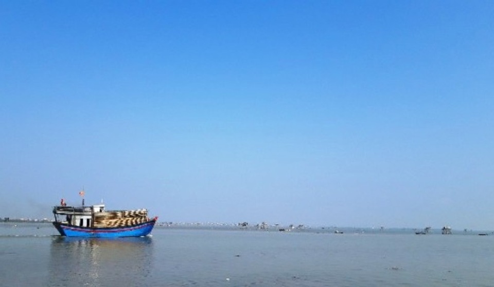 Cứu sống 7 người trên tàu cá bị chìm trên biển - 1 Cứu sống 7 người trên tàu cá bị chìm trên biển - 1