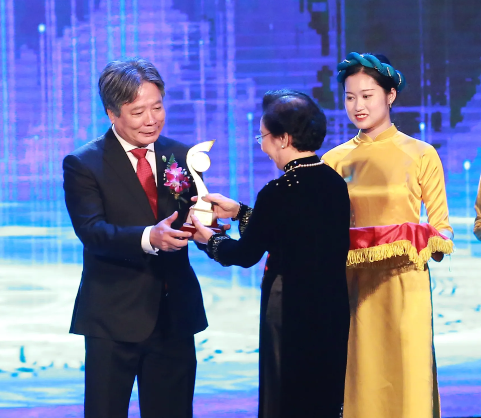 Người đưa “phẫu thuật quý tộc” của châu Âu “phủ sóng” khắp Việt Nam - 2 Người đưa “phẫu thuật quý tộc” của châu Âu “phủ sóng” khắp Việt Nam - 2