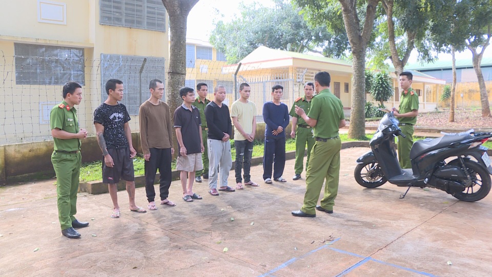 Triệt phá nhóm đối tượng chuyên trộm xe máy SH chỉ trong vài giây - 1 Triệt phá nhóm đối tượng chuyên trộm xe máy SH chỉ trong vài giây - 1