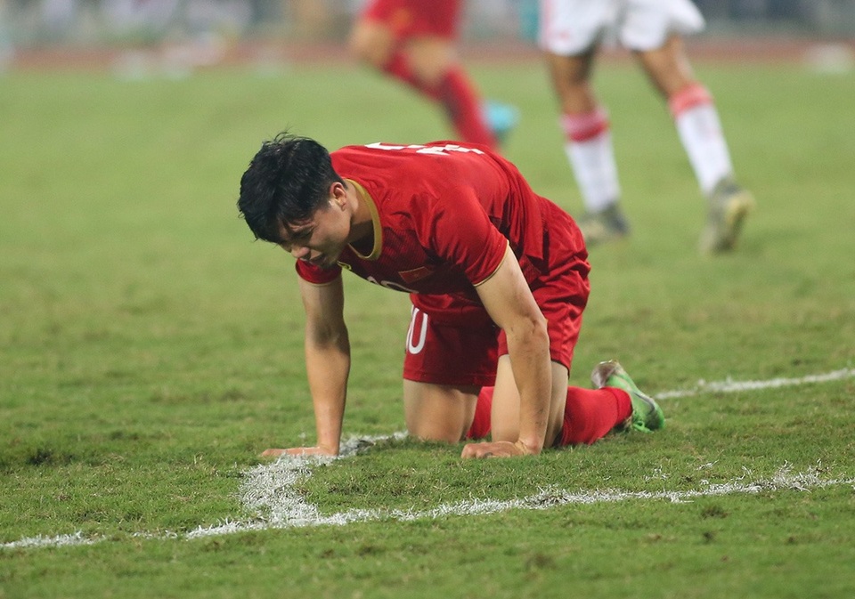 Công Phượng làm khổ hàng thủ đội tuyển UAE như thế nào? - 2 Công Phượng làm khổ hàng thủ đội tuyển UAE như thế nào? - 2