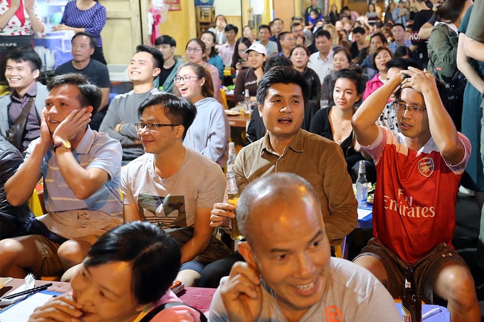 Người nước ngoài hò reo chung vui với chiến thắng của đội tuyển Việt Nam - 12 Người nước ngoài hò reo chung vui với chiến thắng của đội tuyển Việt Nam - 12