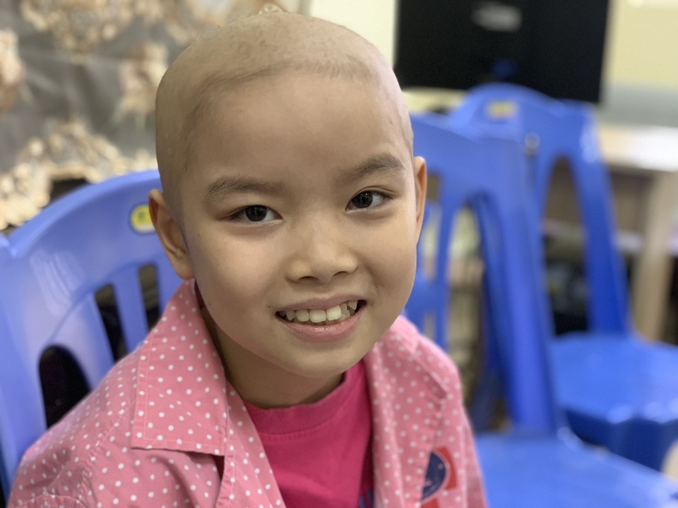 Được bạn đọc giúp đỡ 4 tỉ đồng, ông nội bán lúa non chữa ung thư cho cháu san sẻ nỗi đau - 9 Được bạn đọc giúp đỡ 4 tỉ đồng, ông nội bán lúa non chữa ung thư cho cháu san sẻ nỗi đau - 9