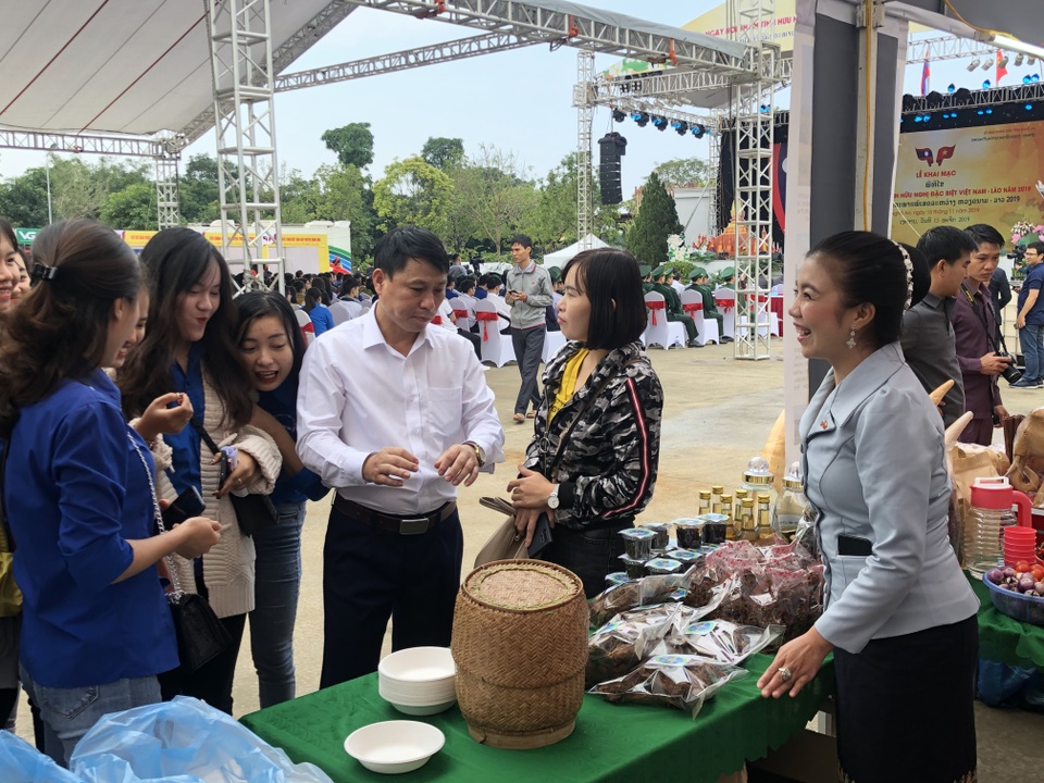 Khai mạc chương trình “Thắm tình hữu nghị đặc biệt Việt Nam - Lào” năm 2019 - 10 Khai mạc chương trình “Thắm tình hữu nghị đặc biệt Việt Nam - Lào” năm 2019 - 10