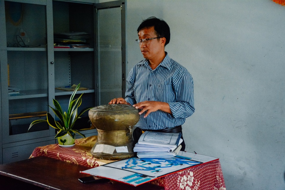 Người thầy khiếm thị gieo chữ cho học sinh có hoàn cảnh đặc biệt - 1 Người thầy khiếm thị gieo chữ cho học sinh có hoàn cảnh đặc biệt - 1