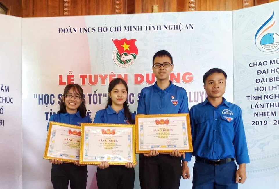 Nữ sinh “3 tốt” xinh đẹp của miền Tây xứ Nghệ - 3 Nữ sinh “3 tốt” xinh đẹp của miền Tây xứ Nghệ - 3