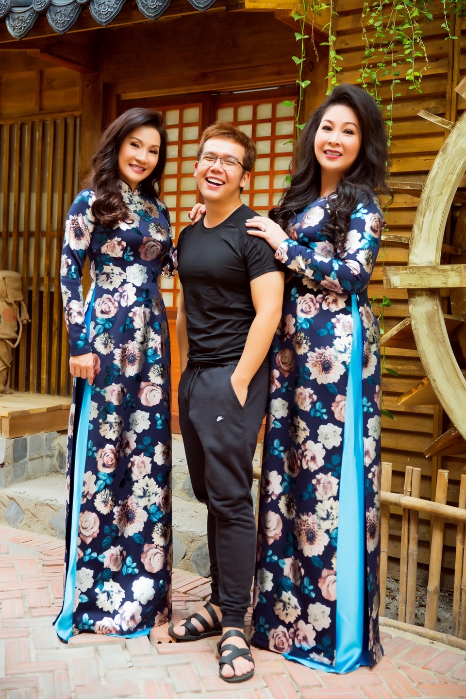 Nghệ sĩ Hồng Vân, Hồng Đào gắn bó 30 năm từ thuở cơ hàn - 6 Nghệ sĩ Hồng Vân, Hồng Đào gắn bó 30 năm từ thuở cơ hàn - 6