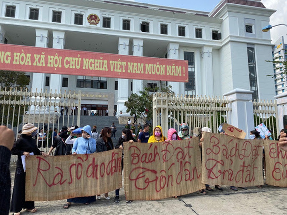 Chủ đầu tư khởi kiện nhưng không đến dự tòa, khách hàng bức xúc - 2