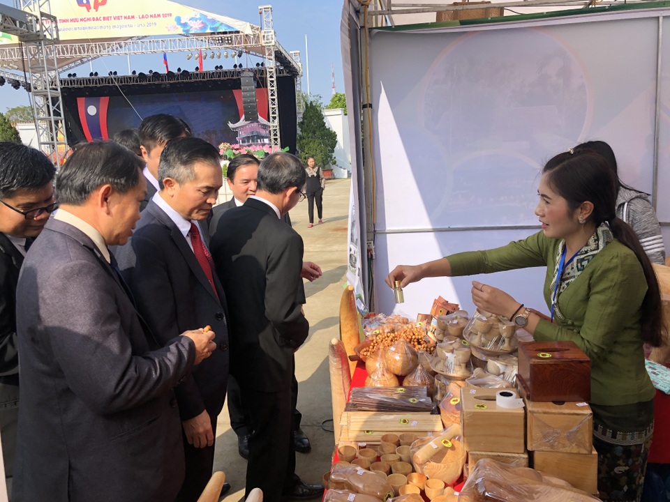 Khai mạc chương trình “Thắm tình hữu nghị đặc biệt Việt Nam - Lào” năm 2019 - 8 Khai mạc chương trình “Thắm tình hữu nghị đặc biệt Việt Nam - Lào” năm 2019 - 8