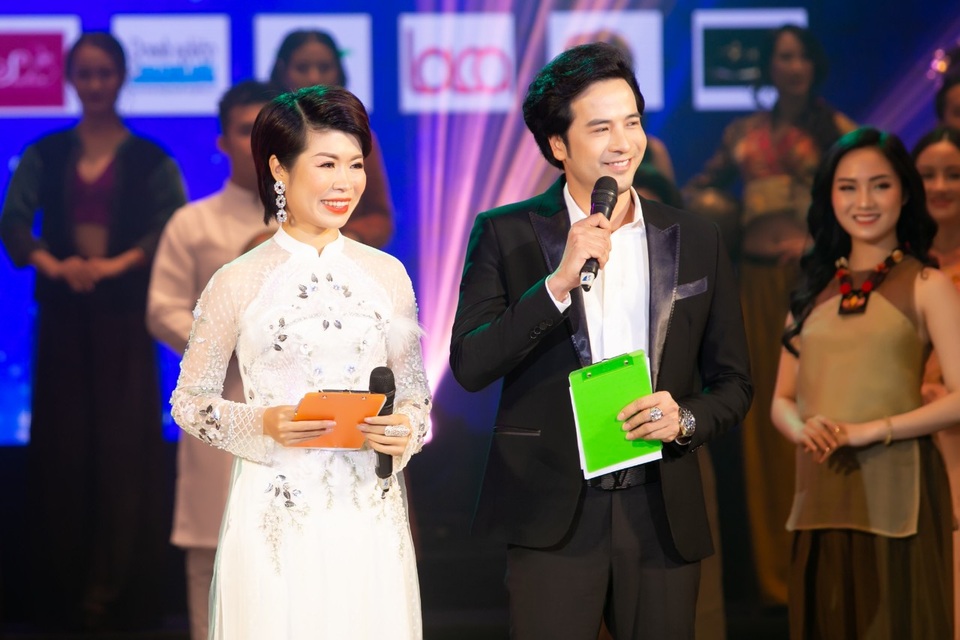 Diễn viên Đoàn Minh Tài và Thi Thảo ăn ý trong lần dẫn chương trình hoa khôi - 1 Diễn viên Đoàn Minh Tài và Thi Thảo ăn ý trong lần dẫn chương trình hoa khôi - 1