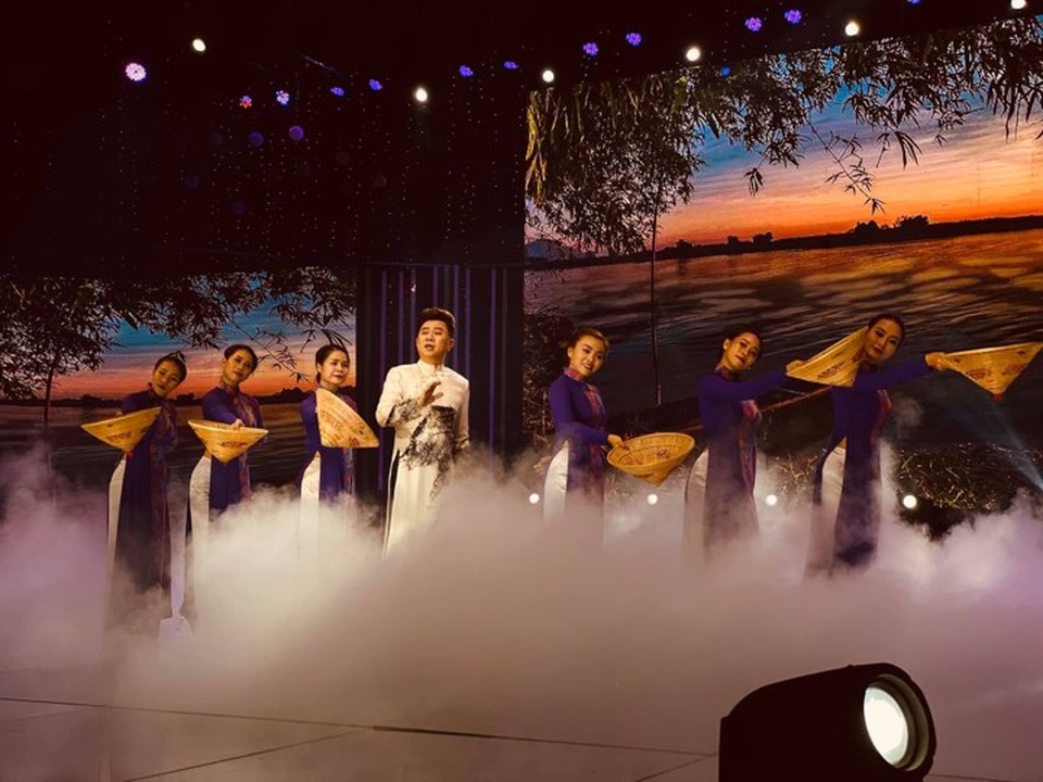 Diễn viên Đoàn Minh Tài và Thi Thảo ăn ý trong lần dẫn chương trình hoa khôi - 2 Diễn viên Đoàn Minh Tài và Thi Thảo ăn ý trong lần dẫn chương trình hoa khôi - 2