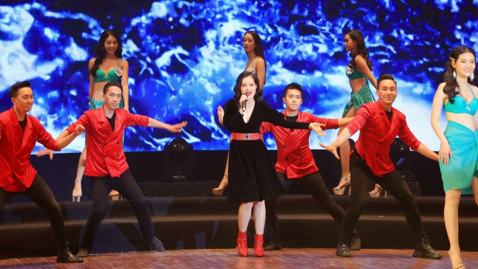 Diễn viên Đoàn Minh Tài và Thi Thảo ăn ý trong lần dẫn chương trình hoa khôi - 5 Diễn viên Đoàn Minh Tài và Thi Thảo ăn ý trong lần dẫn chương trình hoa khôi - 5