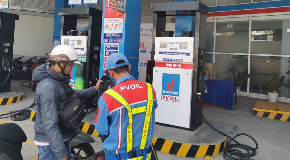 Giá xăng trong nước bật tăng sau hai kỳ giảm liên tiếp - 1 Giá xăng trong nước bật tăng sau hai kỳ giảm liên tiếp - 1