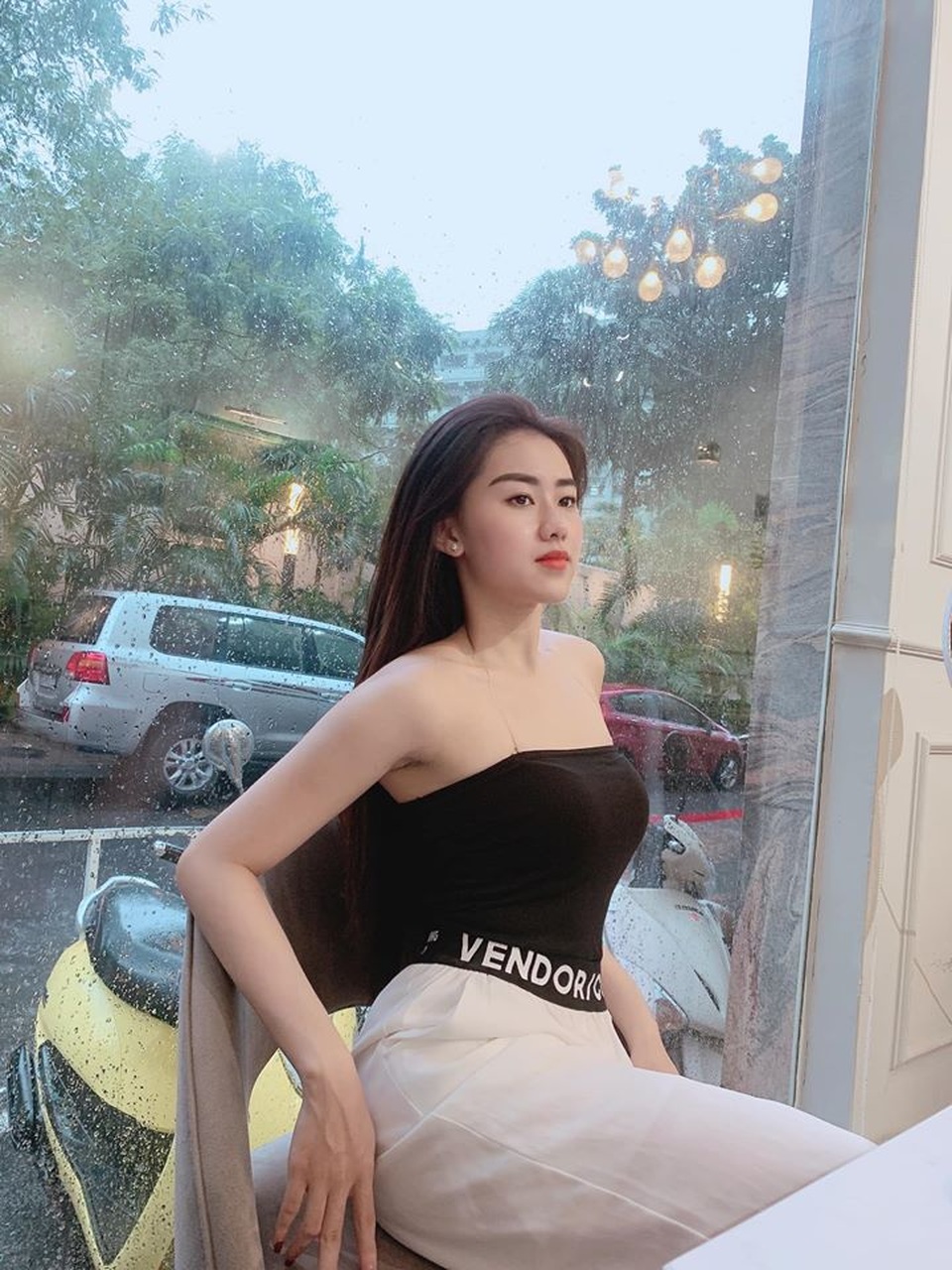Hot girl lọt máy quay trận Việt Nam - UAE gây sốt là ai ? - 5 Hot girl lọt máy quay trận Việt Nam - UAE gây sốt là ai ? - 5