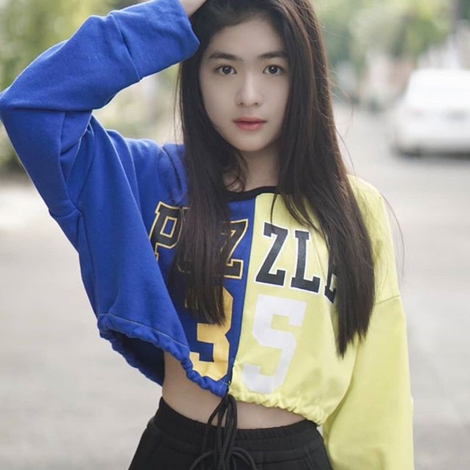 “Nữ thần học đường” Thái Lan gây “sốt” với ảnh ngồi cặm cụi rửa bát - 6 “Nữ thần học đường” Thái Lan gây “sốt” với ảnh ngồi cặm cụi rửa bát - 6