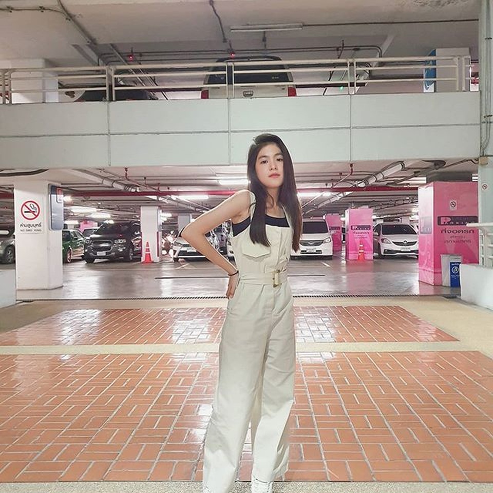 “Nữ thần học đường” Thái Lan gây “sốt” với ảnh ngồi cặm cụi rửa bát - 7 “Nữ thần học đường” Thái Lan gây “sốt” với ảnh ngồi cặm cụi rửa bát - 7
