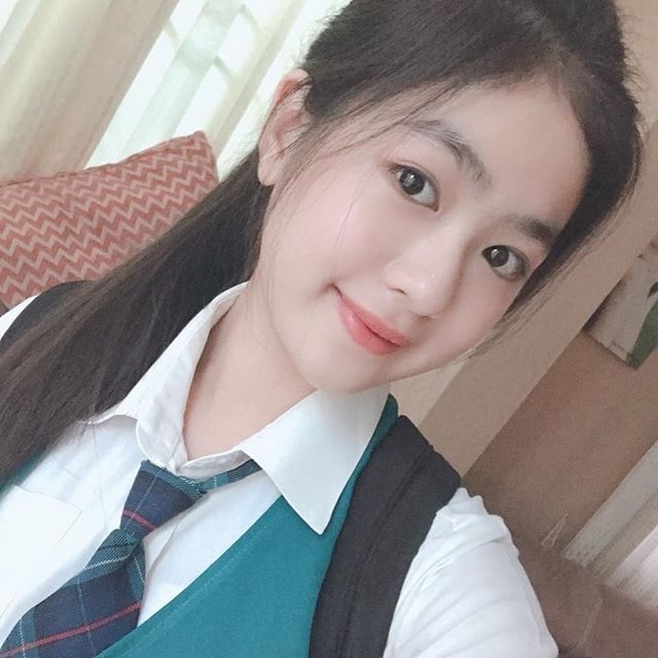 “Nữ thần học đường” Thái Lan gây “sốt” với ảnh ngồi cặm cụi rửa bát - 8 “Nữ thần học đường” Thái Lan gây “sốt” với ảnh ngồi cặm cụi rửa bát - 8