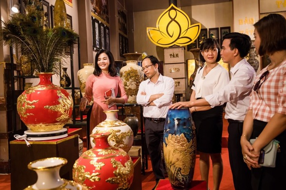 Tuyển 80 nhân viên bán hàng gốm phong thuỷ, lương hấp dẫn - 2 Tuyển 80 nhân viên bán hàng gốm phong thuỷ, lương hấp dẫn - 2