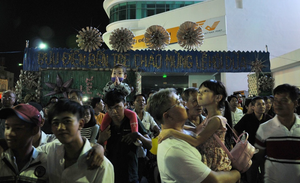 Hàng chục nghìn người đến xem lễ hội Dừa Bến Tre - 5 Hàng chục nghìn người đến xem lễ hội Dừa Bến Tre - 5