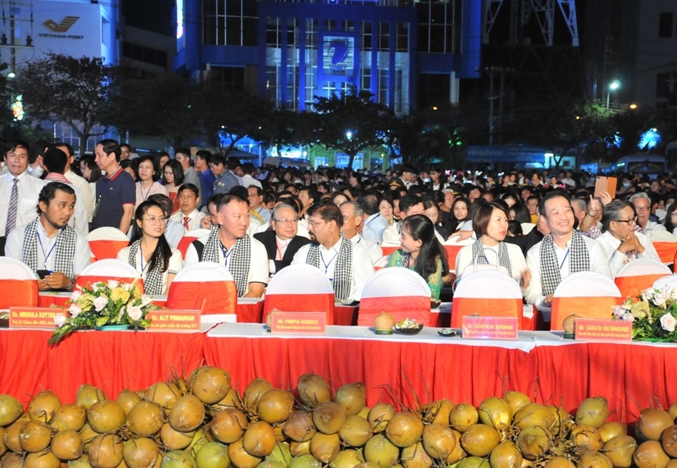 Hàng chục nghìn người đến xem lễ hội Dừa Bến Tre - 9 Hàng chục nghìn người đến xem lễ hội Dừa Bến Tre - 9