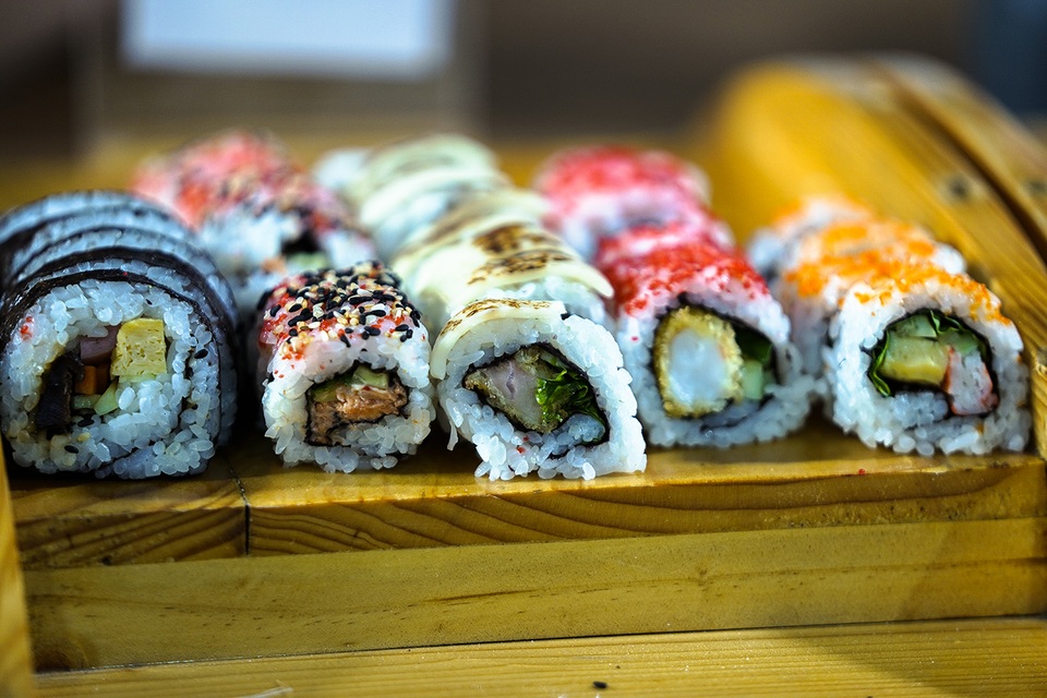 Du khách nín thở thưởng thức các món côn trùng “kinh dị” - 6