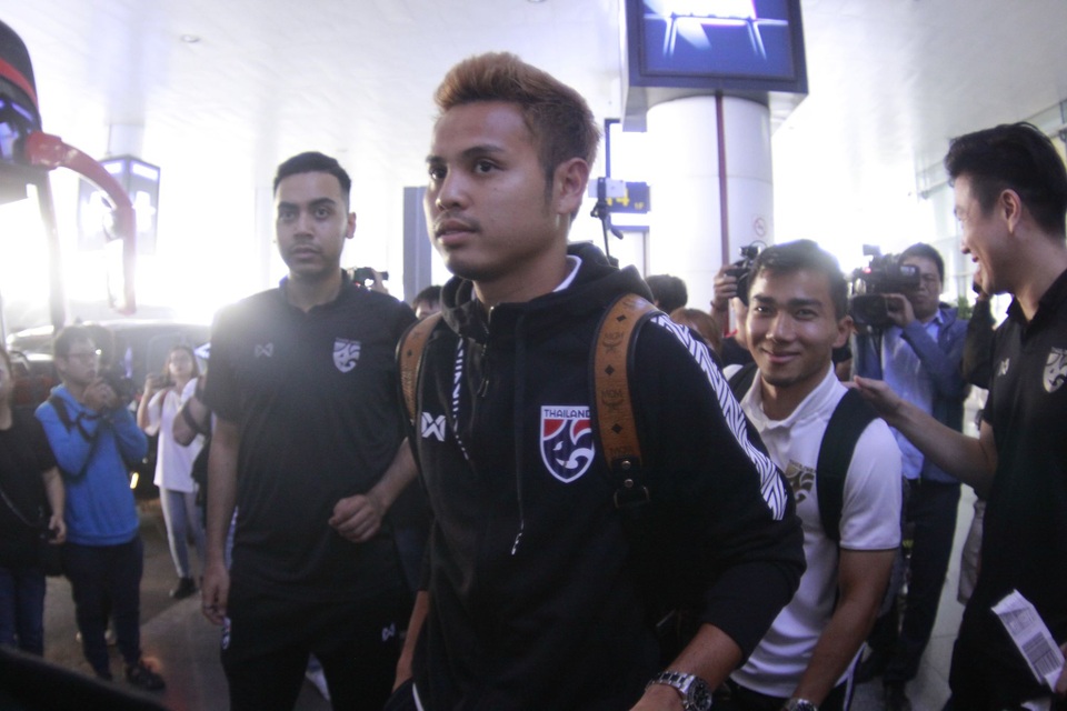 Theerathon trở lại, đội tuyển Thái Lan sẽ khắc phục điểm yếu ở hàng thủ - 2 Theerathon trở lại, đội tuyển Thái Lan sẽ khắc phục điểm yếu ở hàng thủ - 2