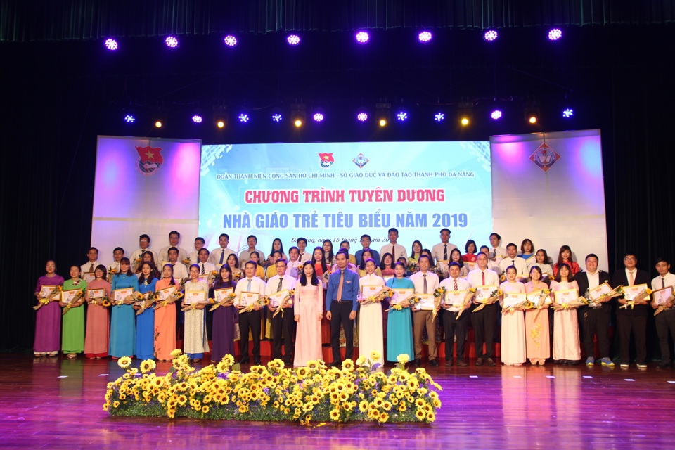 Đà Nẵng tuyên dương 58 nhà giáo trẻ tiêu biểu - 1