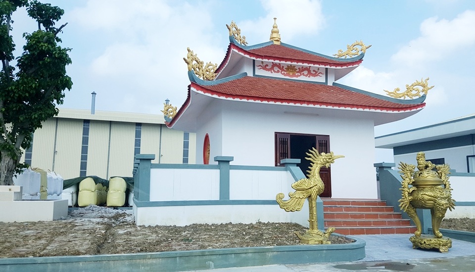 Doanh nghiệp tự ý xây miếu thờ trên đất... khu công nghiệp - 2 Doanh nghiệp tự ý xây miếu thờ trên đất... khu công nghiệp - 2