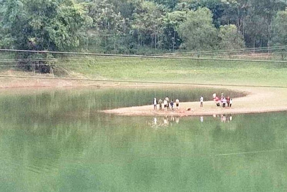 Kéo dây cáp qua hồ, người đàn ông bị đuối nước tử vong - 1