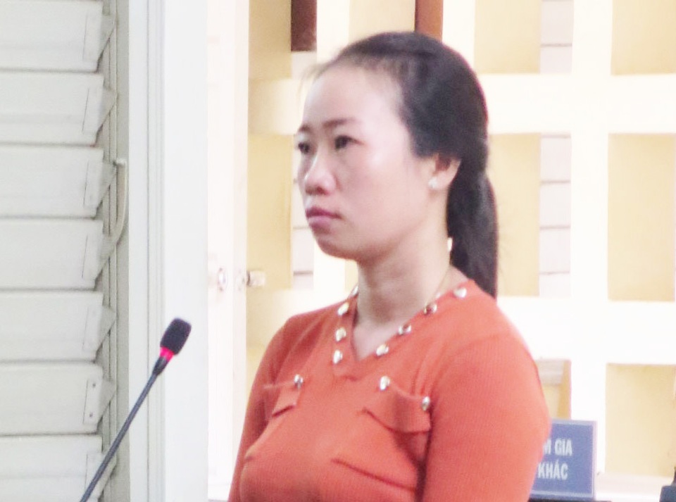 Giải cứu chồng bị đánh, nữ tiểu thương lĩnh 2 năm tù - 1 Giải cứu chồng bị đánh, nữ tiểu thương lĩnh 2 năm tù - 1