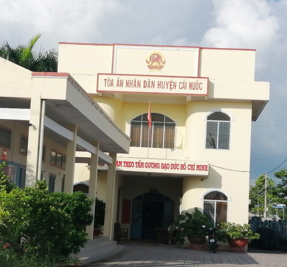 Tòa sơ thẩm tuyên án tù, nguyên kế toán ủy ban thị trấn tiếp tục kháng cáo kêu oan - 1 Tòa sơ thẩm tuyên án tù, nguyên kế toán ủy ban thị trấn tiếp tục kháng cáo kêu oan - 1