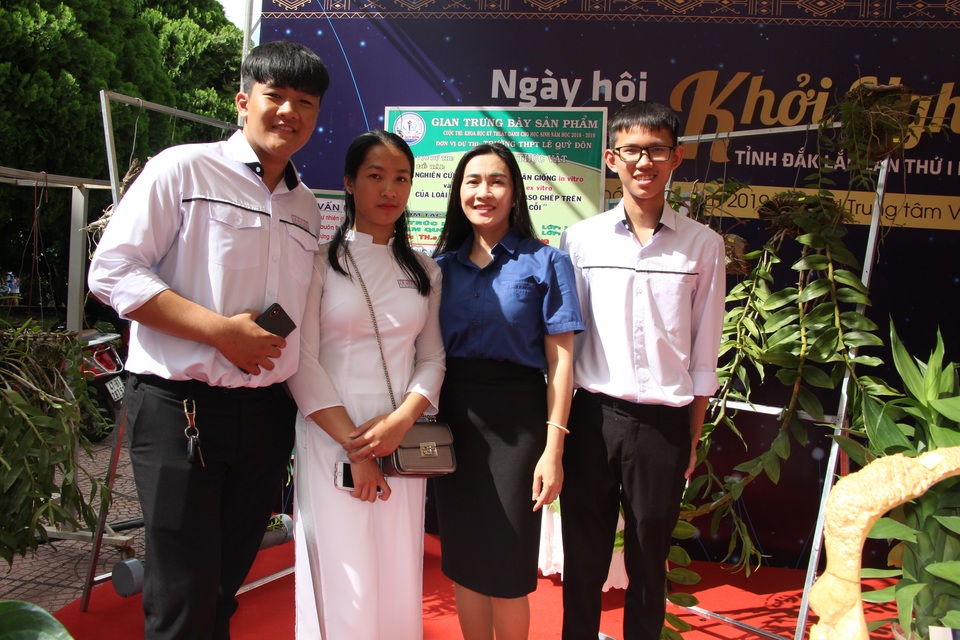 Cô trò phố núi chung tay bảo tồn lan rừng - 5 Cô trò phố núi chung tay bảo tồn lan rừng - 5