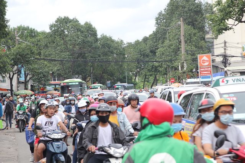 Người Sài Gòn quay lưng với xe buýt - 1 Người Sài Gòn quay lưng với xe buýt - 1