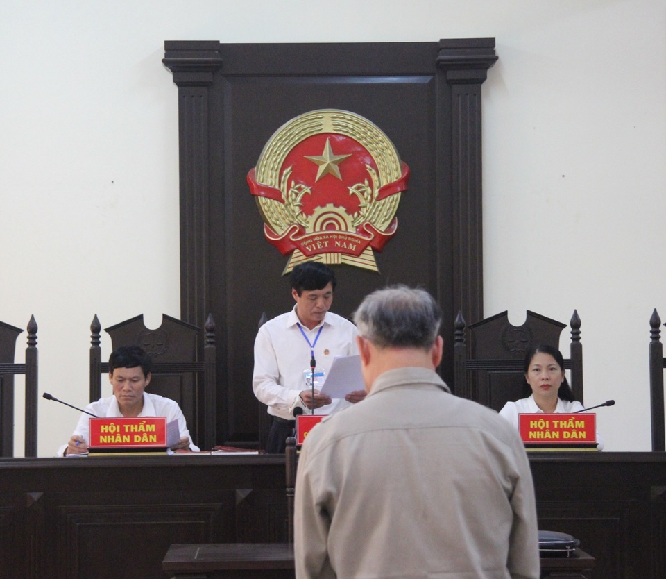 7 gia đình nam sinh bị thầy hiệu trưởng xâm hại làm đơn kháng cáo - 2