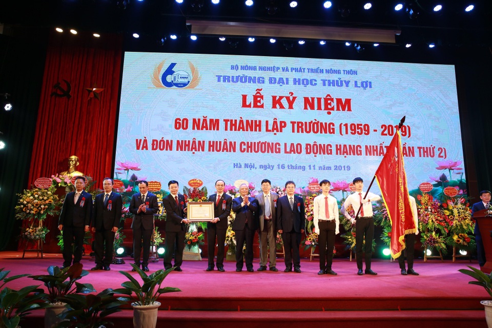 Trường ĐH Thủy lợi kỷ niệm 60 năm thành lập, đón nhận Huân chương Lao động hạng Nhất - 1 Trường ĐH Thủy lợi kỷ niệm 60 năm thành lập, đón nhận Huân chương Lao động hạng Nhất - 1