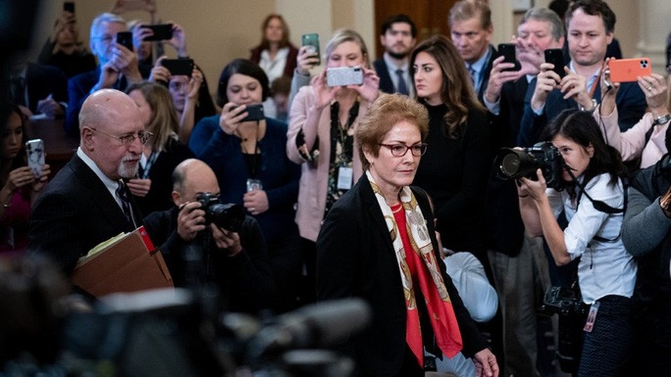Tổng thống Trump đại chiến phiên điều trần luận tội - 2 Tổng thống Trump đại chiến phiên điều trần luận tội - 2