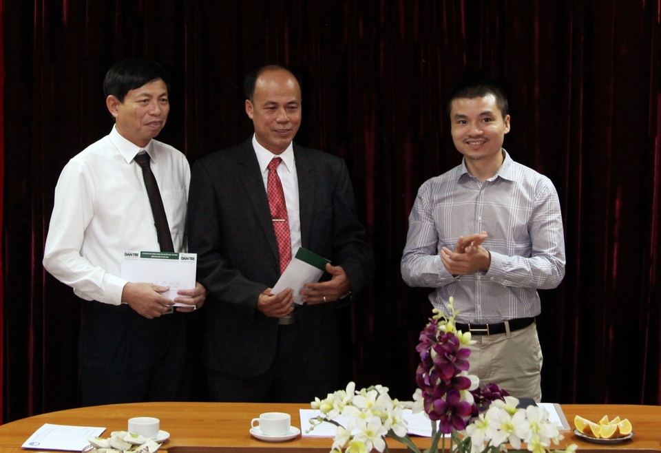 Trung ương Hội Khuyến học VN trao Bảng vàng Khuyến tài cho 2 tác giả đoạt giải thưởng Khuyến tài - Nhân tài đất Việt 2019 - 2 Trung ương Hội Khuyến học VN trao Bảng vàng Khuyến tài cho 2 tác giả đoạt giải thưởng Khuyến tài - Nhân tài đất Việt 2019 - 2