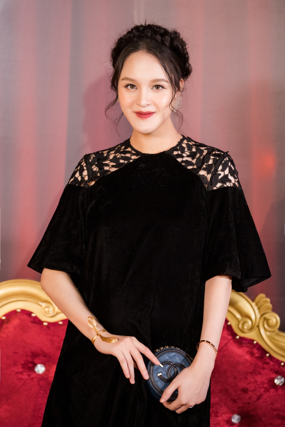 Hà Tăng lộ dáng gầy gò khi đi xem Ngô Phương Lan diễn thời trang - 12 Hà Tăng lộ dáng gầy gò khi đi xem Ngô Phương Lan diễn thời trang - 12
