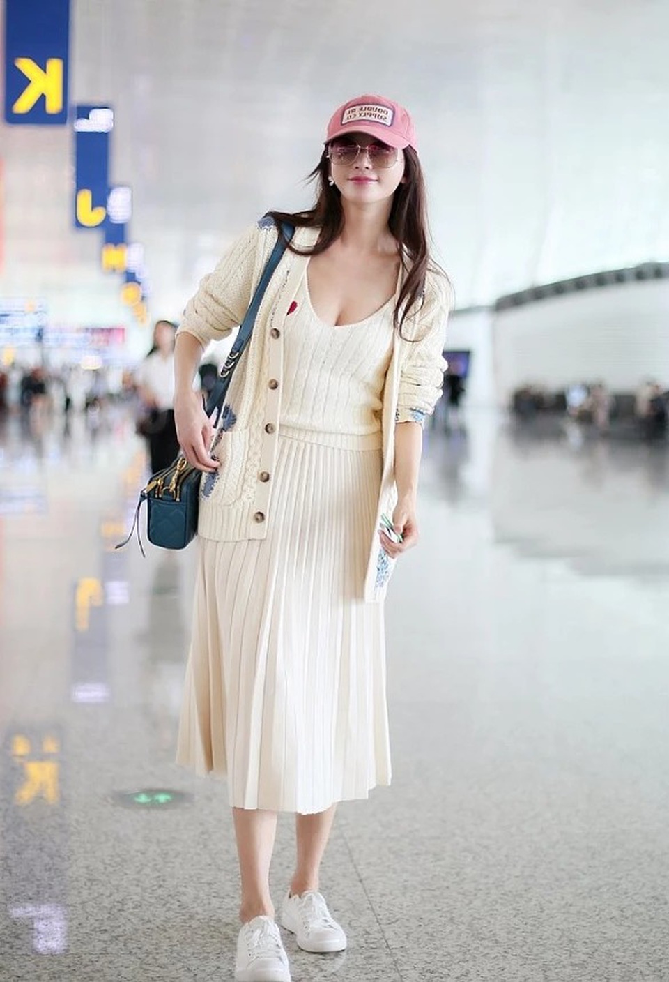 Lâm Chí Linh mặc váy cưới, tập luyện cho hôn lễ đặc biệt diễn ra vào hôm nay - 11 Lâm Chí Linh mặc váy cưới, tập luyện cho hôn lễ đặc biệt diễn ra vào hôm nay - 11